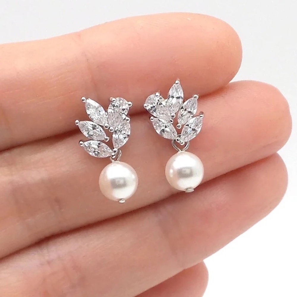 NEW!! Cubic zirconia gemstone earrings.